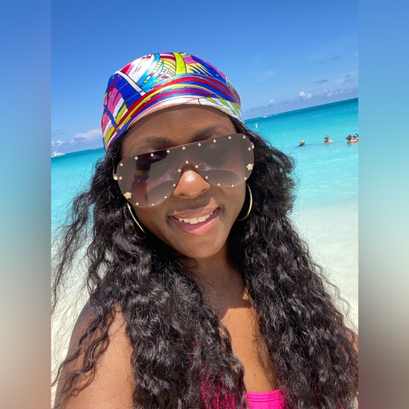 🎤MEET YOUR POSHER LIVE 🛍️ ❤️ LIKE TO BE NOTIFIED FOR MY LIVES. - Picture 2 of 11